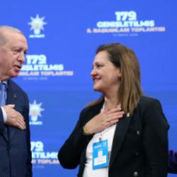 AK Parti'ye katılan Burcu K&ouml;ksal'dan ilk a&ccedil;ıklama! Değerlere saygı duyanlarla y&uuml;r&uuml;yeceğim