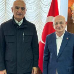 Bakan Ersoy'dan İsmail Kahraman&rsquo;a anlamlı ziyaret