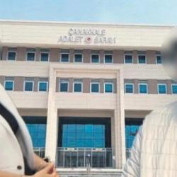 &Ccedil;anakkale&rsquo;de a&ccedil;ığa alınan kadın hakim adliyeyi bastı