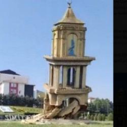 CHP'li Sancaktepe Belediyesi ay yıldız motifli kuleyi yıktı