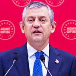 CHP'yi yeni bir korku sardı: &Ouml;zel'in gece mesajlaşmaları