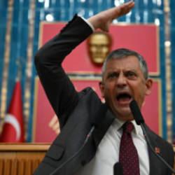 Dolarları taşıyan &ccedil;antacı '&Ouml;zel' biri &ccedil;ıktı: CHP'li kurmaydan 'Para nerede?' mesajı