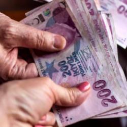 Emeklilerin ikramiye ve aylık &ouml;demeleri hesaplara aktarılıyor
