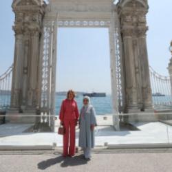 Emine Erdoğan, Krali&ccedil;e Mathilde'yi Dolmabah&ccedil;e Sarayı'nda ağırladı