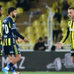 Fenerbah&ccedil;e taraftarlarından futbolculara tepki!