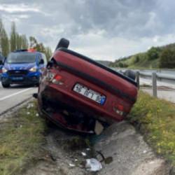 &Ccedil;orum&rsquo;da otomobil takla attı: 5 yaralı