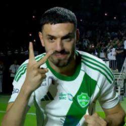 Merih Demiral kupa t&ouml;reninde &ldquo;&Ccedil;ırpınırdı Karadeniz&rdquo; par&ccedil;ası ile stadyumu coşturdu