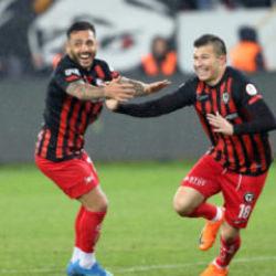 Nefes kesen ma&ccedil; uzatmalarda bitti! 1. Lig'de finalin adı belli oldu