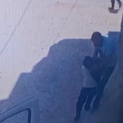 Oğluyla kavga eden 2 &ccedil;ocuğu darbeden babaya g&ouml;zaltı