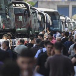 Otob&uuml;slerde koltuklar doldu, ek seferler devrede: Bayramda bilet fiyatlarına %25 zam!