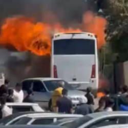  Şanlıurfa'da tur otob&uuml;s&uuml; alev aldı