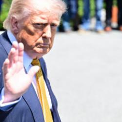 Trump &Ccedil;in d&ouml;n&uuml;ş&uuml; tehdit etti: 'Her şeyi iki g&uuml;nde yok edebiliriz'