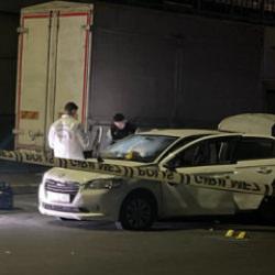 Polisin 'dur' ihtarına uymayan ş&uuml;pheliler ka&ccedil;arken kaza yaptı: 1 polis yaralandı