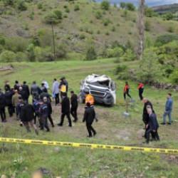 Yozgat'ta &ouml;ğrenci servisi şarampole u&ccedil;tu: 2'si &ouml;ğrenci 3 &ouml;l&uuml;, 7 yaralı!