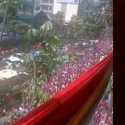 1 milyon kişi Arsenal i&ccedil;in sokağa d&ouml;k&uuml;ld&uuml;