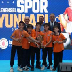 38 bin 500 &ouml;ğrencinin katıldığı 18. Geleneksel Spor Oyunları coşkulu t&ouml;renle sona erdi