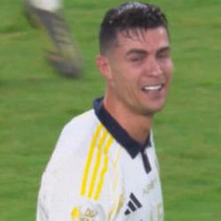 41 yaşındaki Ronaldo 35. kupasını aldı! G&ouml;zyaşlarını tutamadı