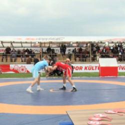 8. Etnospor Festivali&rsquo;nde bir ilk: Uluslararası G&uuml;reş Kupası d&uuml;zenlendi
