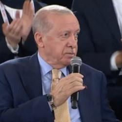 Başkan Erdoğan'dan Bakan Bak'a g&uuml;l&uuml;mseten Milli Takım d&uuml;zeltmesi