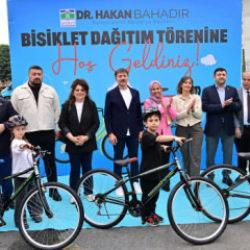 Bah&ccedil;elievler&rsquo;de 4 bin 100 &ccedil;ocuğa bisiklet hediye edildi 