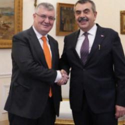 Bakan Tekin: Okullarda yapay zeka d&ouml;nemi başlıyor, riskli durumlar emniyete bildirilecek