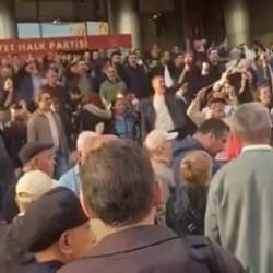CHP Genel Merkezi'nin &ouml;n&uuml;nde "Hain Kemal" sloganları
