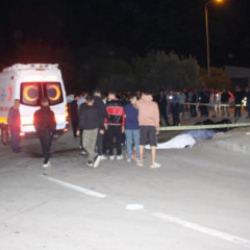 &Ccedil;&ouml;p kamyonuyla &ccedil;arpışan motosikletteki 2 gen&ccedil; hayatını kaybetti