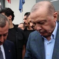 Cumhurbaşkanı Erdoğan'dan S&uuml;per Lig ekibinin m&uuml;zesine imzalı forma!