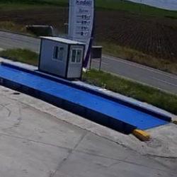 Diyarbakır&rsquo;da takla atan otomobil tarlaya savruldu; aynı aileden 4 yaralı