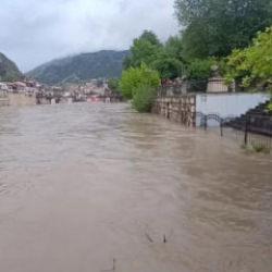 İki ilde taşkın alarmı! Yarın okullar tatil edildi, peş peşe uyarılar geldi!