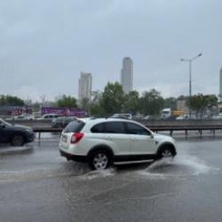 İstanbul'un bazı b&ouml;lgelerinde sağanak etkili oldu