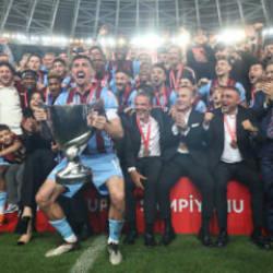 Kaptanın ellerinde y&uuml;kseldi! Trabzonspor, kupasına kavuştu
