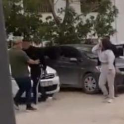 Afyonkarahisar'da kızların kavgasını ayıran yaşlı adama bı&ccedil;aklı saldırı