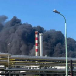 Macaristan&rsquo;da patlama: Petrokimya tesisi alev alev yandı!