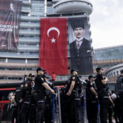 Mutlak butlan kararı sonrası dikkat &ccedil;eken anket: &Ouml;zg&uuml;r &Ouml;zel şoke olacak! 