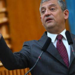 &Ouml;zg&uuml;r &Ouml;zel&rsquo;den yeni hamle! Saat verip &ccedil;ağrı yaptı: Direnmeye davet ediyorum
