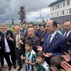 T&uuml;m şehir kenetlendi! Tarihi ma&ccedil;a takımı dualarla uğurladılar