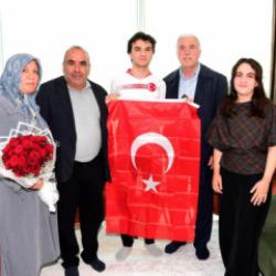 Gen&ccedil;lerin bayrak sevgisi CİMER'e yansıdı