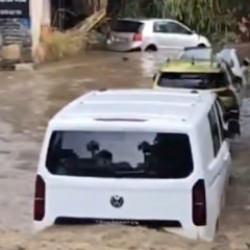 15 dakikalık yağmur yetti: Bodrum'da ara&ccedil;lar su altında kaldı