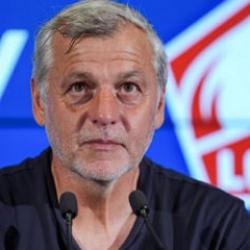 Beşiktaş'ın g&uuml;ndeminde olduğu iddia edilmişti! Tecr&uuml;beli hoca takımından ayrıldı
