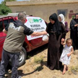 İHH'dan Suriye'de binlerce savaş mağduruna Kurban Bayramı yardımı