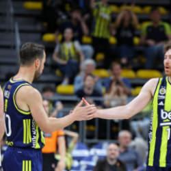 Anadolu Efes ve Fenerbah&ccedil;e yarı final bileti i&ccedil;in parkeye &ccedil;ıkacaklar!