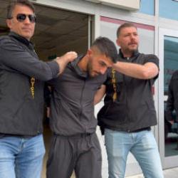 Annesinin sevgilisini &ouml;ld&uuml;ren ş&uuml;pheli adliyede