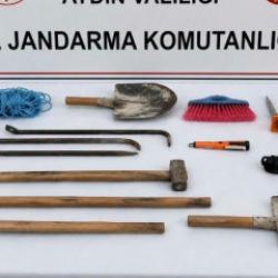 Aydın'da ka&ccedil;ak tarihi eser kazısına su&ccedil;&uuml;st&uuml;; 3 g&ouml;zaltı