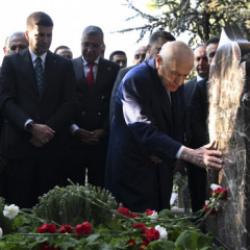 Bah&ccedil;eli, T&uuml;rkeş'in kabrini ziyaret etti