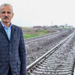 Bakan Uraloğlu a&ccedil;ıkladı: Mersin-Gaziantep arası 2 saat 15 dakikaya d&uuml;ş&uuml;yor