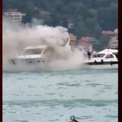 Bebek Sahili a&ccedil;ıklarında l&uuml;ks yat alevlere teslim oldu