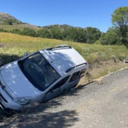Diyarbakır'da kanlı pusu! G&uuml;peg&uuml;nd&uuml;z otomobile kurşun yağdırdılar: 1 &ouml;l&uuml;, 1 yaralı