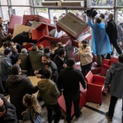 İstanbul'da menteşe &uuml;retimi yapılan fabrikada yangın