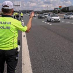 İstanbul'da bazı yollar ve Taksim metrosu kapatıldı